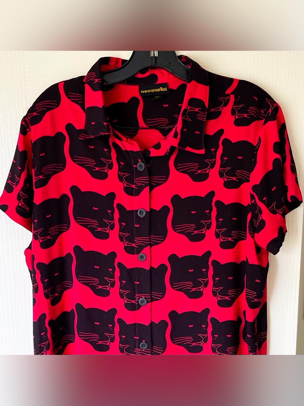 Nooworks Joyce Panther Rayon Button Down Red Black XL EUC - Picture 3 of 9
